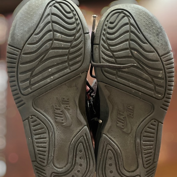 Air Jordan Max Aura 5 Black High-Top Sneakers - Picture 4 of 4